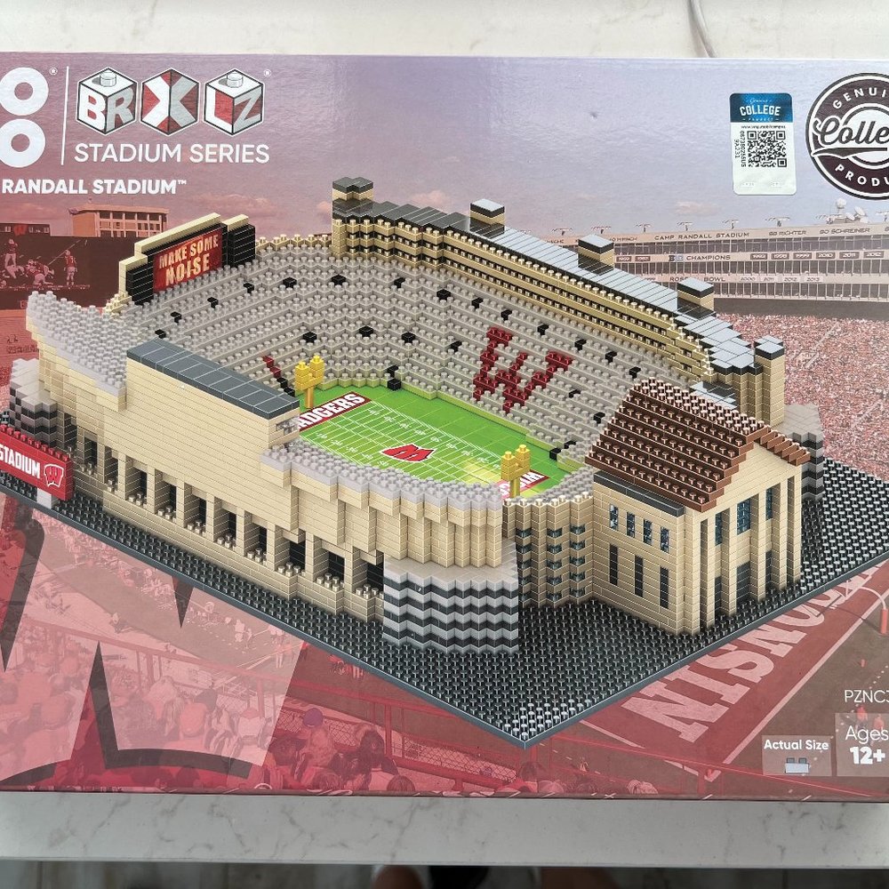 FOCO NCAA BRXLZ Stadium - Camp Randall Stadium - University of Wisconsin Legos